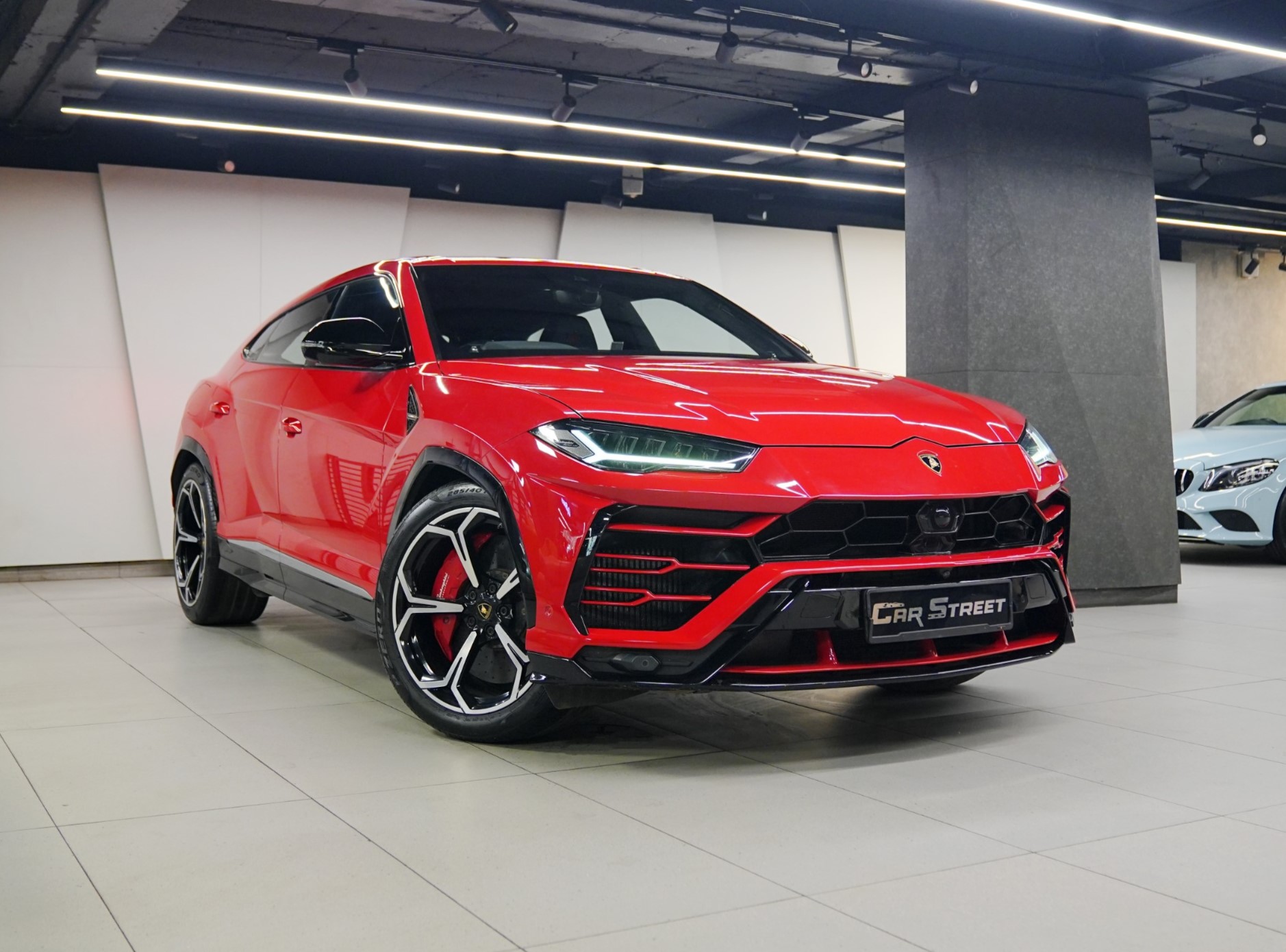 Lamborghini Urus V8